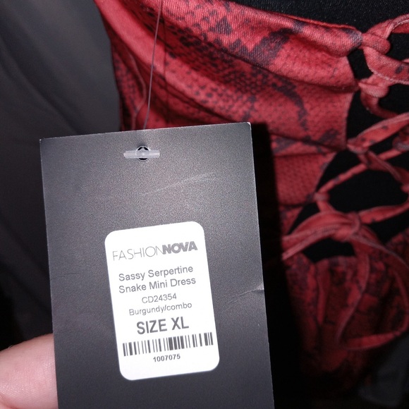 Fashion Nova Sassy Serpertine Snake Mini Dress Bergundy Size XL - Picture 9 of 14